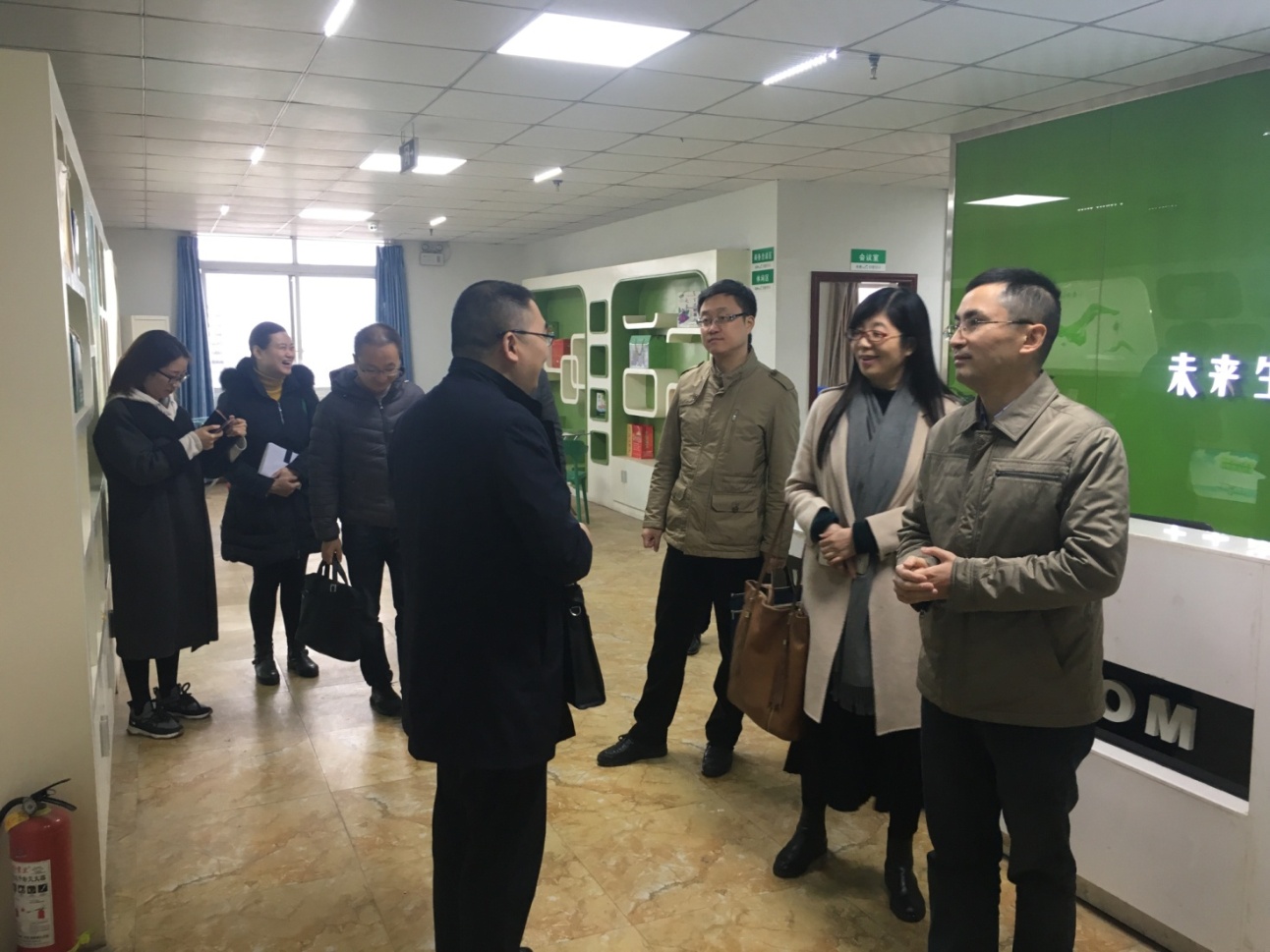 省市就業(yè)局領(lǐng)導(dǎo)蒞臨瀘州市勝藍(lán)職業(yè)學(xué)校  調(diào)研指導(dǎo)工作